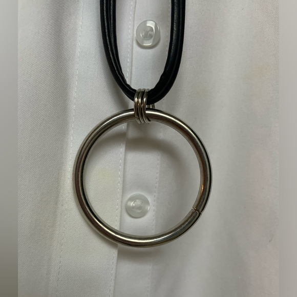 Adjustable trendy silver-coloured circle necklace on double black leather cord. - Picture 2 of 3